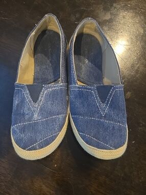 Womens G.H. Bass And Co. Blue Slip-On Canvas Shoes by (unknown)